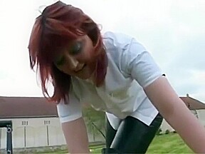 Redhaired Ridingmistress in Leatherjeans