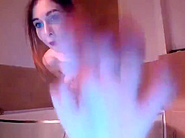 Redhead babe masturbates in the bath