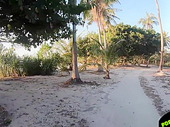 Risky Blowjob On Public Beach