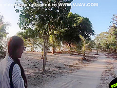 Risky Blowjob On Public Beach