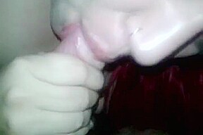 Ruiva gostosa pagando boquete para o marido
