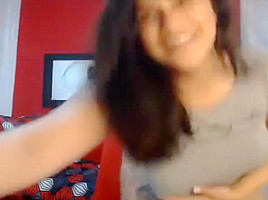 SEXY CHUBBY GIRL SHOWS OFF