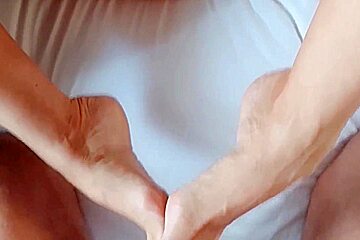 Selenas Beautiful Naked Close Up Footjob