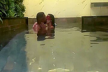 Sexo Na Piscina Sem Camisinha Com Esse Moreno Dotado 6 Min