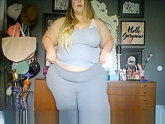 Sexy BBW shakes her fat ass
