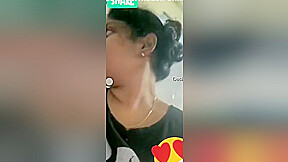 Sexy Desi Bhabhi Shows Her Wet Pussy