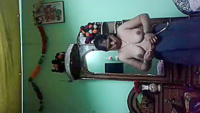 Sexy Indian Boudi Nagna Selfie