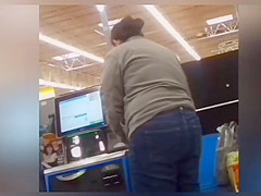 Sexy ass on brunnete milf in jeans at self checkout