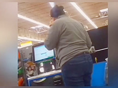Sexy ass on brunnete milf in jeans at self checkout