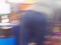 Sexy ass on brunnete milf in jeans at self checkout