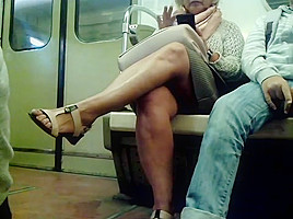 Sexy meat in metro Geiles Fleisch in der U-Bahn!