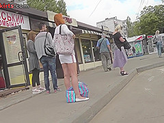 Sexy mini skirt on bubble ass in accidental upskirt