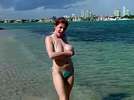 Sexytime in the Surf - Christymarks