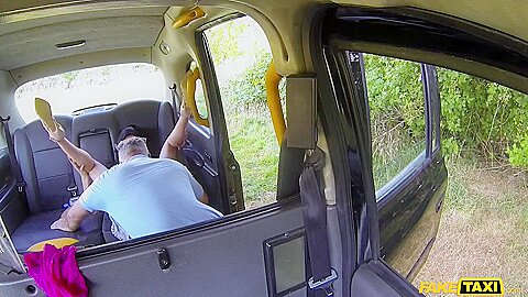 Shameless Brunette Called Damaris Pays For Taxi With