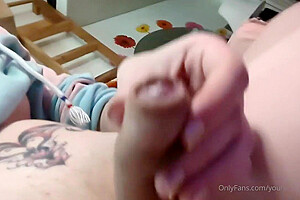 Shemale Tranny Enjoying Solo Masturbation