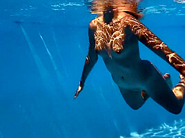 Sofi Otis - Hottest Euro Girl Gets Horny By The Pool