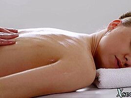 Stunning babe cockriding her masseur
