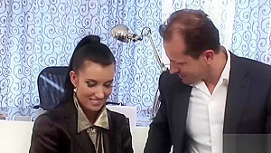 Sweaty dick sucking for Marry Queen