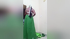 Tamil Wife Remove Saree