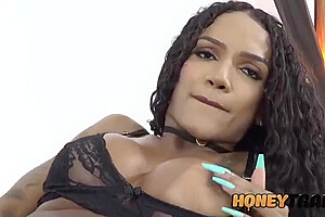 Thaysa Lopes & Thatty Ohara - Long Transsexual Cock Goes Deep Into Anal