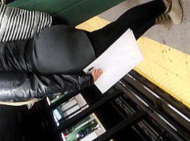Thyck white girl sexy booty meat