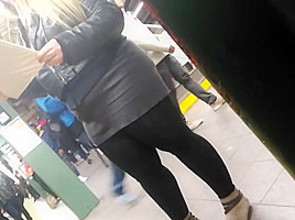 Thyck white girl sexy booty meat