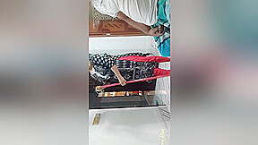 Today Exclusive-desi Bhabhi Give Handjob