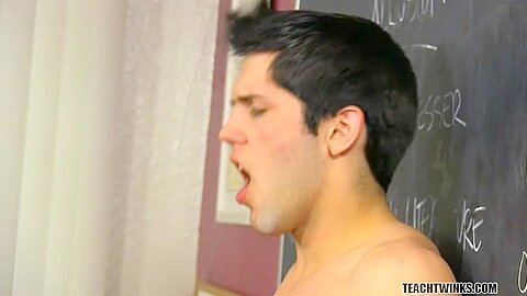 Tony Hunter Fucks Aiden Summers