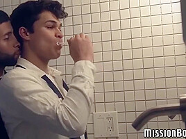 Two Mormon Twinks Hook Up In The Bathroom Secretly