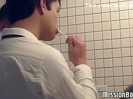 Two Mormon Twinks Hook Up In The Bathroom Secretly