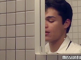 Two Mormon Twinks Hook Up In The Bathroom Secretly
