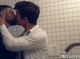 Two Mormon Twinks Hook Up In The Bathroom Secretly