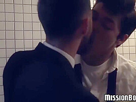 Two Mormon Twinks Hook Up In The Bathroom Secretly