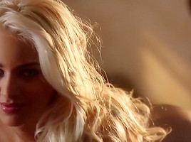Uma Jolie is hot blonde loves playing solo