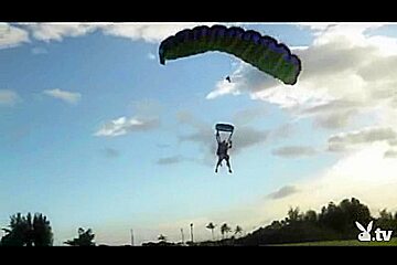 Undressed Hawt Gals Skydiving!