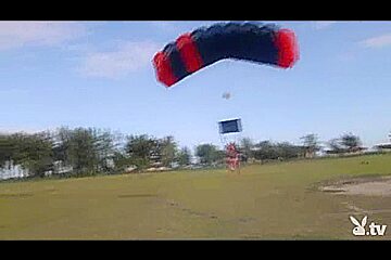Undressed Hawt Gals Skydiving!