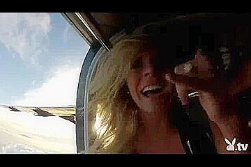Undressed Hawt Gals Skydiving!