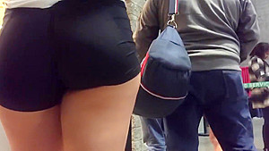Volleyball player's deliciously round ass in line
