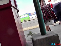 Vouyer upskirt scene presents sexy green panties
