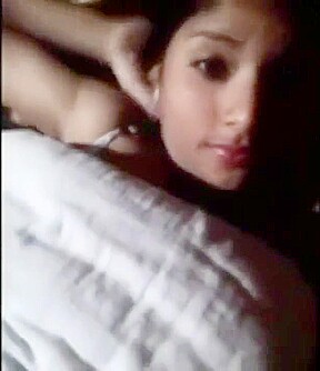 WBig Boobs Desi girl Indian capture self video for her boyfriend DesiGuyy