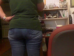WIFEY ASS IN TIGHT JEANS