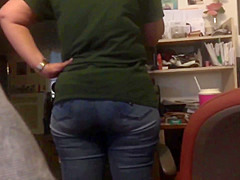 WIFEY ASS IN TIGHT JEANS