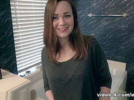 We meet the sexy and cute Kelly Morgan
