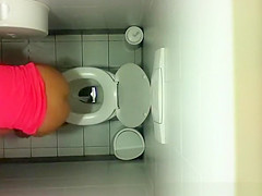 Women with nice butts pissing