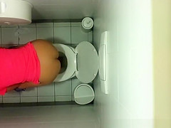 Women with nice butts pissing