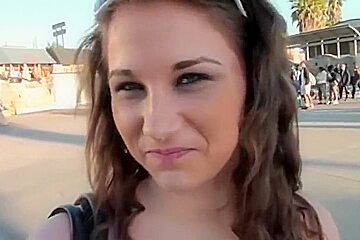 YOUNG GIRL FUCKS OLDER GUY