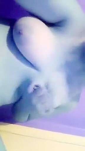 Young girl plays with herself (blue screen ik)