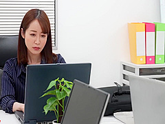 Yuu Shinoda In おばさん女上司と残業セックス中出しオフィス　篠田ゆう 15 Min