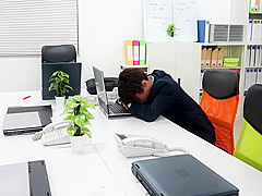 Yuu Shinoda In おばさん女上司と残業セックス中出しオフィス　篠田ゆう 15 Min