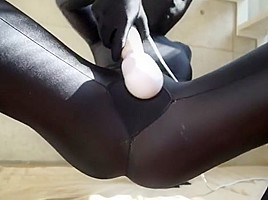 Zentai girl vibrating